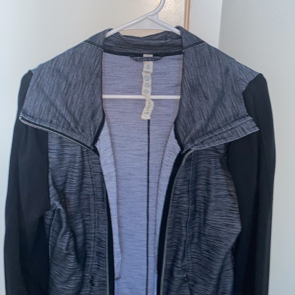 LIKE NEW Lululemon zip-up jacket - Picture 6 of 7